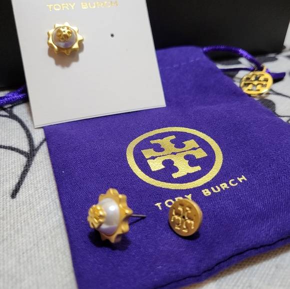 *** SOLD *** Tory Burch Sunflowers Pearl & Gold Logo Stud Earrings - Picture 10 of 11